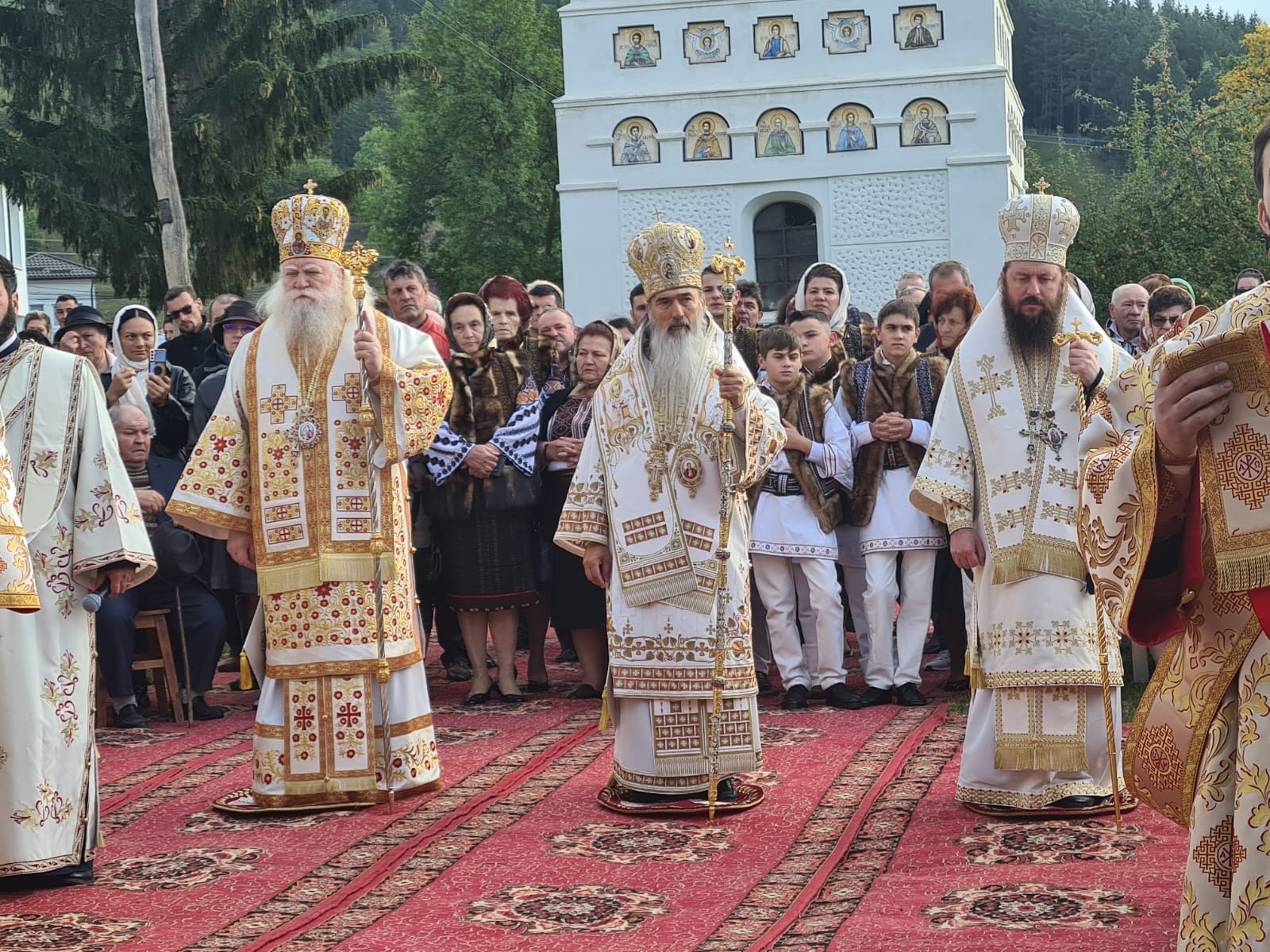 Unii Enoria I L Vor Pe Ips Teodosie Mitropolit Ce A R Spuns Ips Calinic