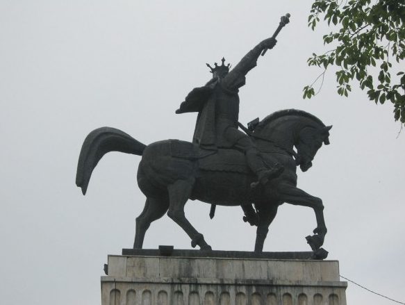 statuia domnitorului stefan cel mare reabilitata