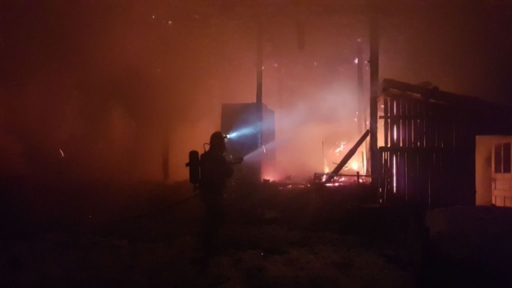 Flăcările au distrus un atelier de tâmplărie din localitatea Bosanci