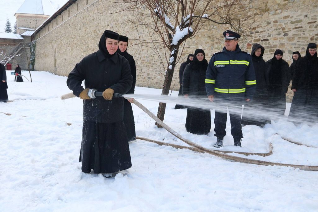 Pompierii suceveni au efectuat activități de instruire a personalului din lăcașurile de cult din judeţ