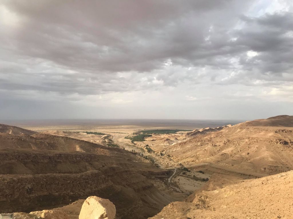 Vedere spre o oază de munte Tunisia