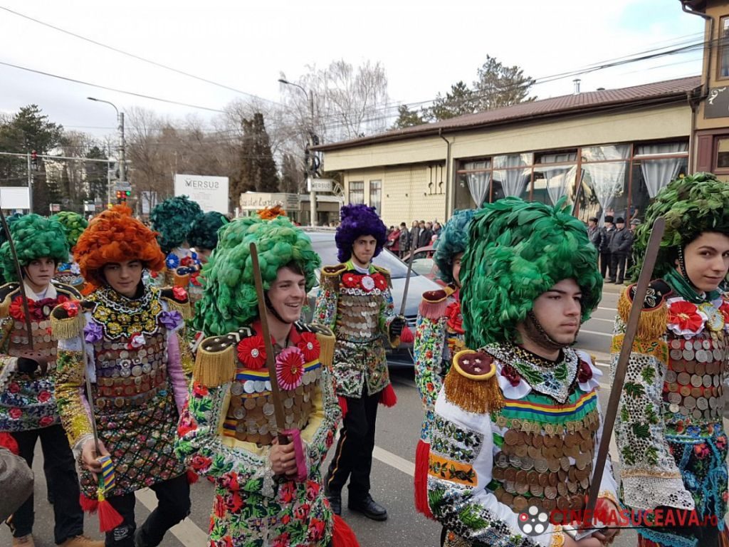 parada-mastilor-si-festivalul-international-obiceiuri-de-iarna